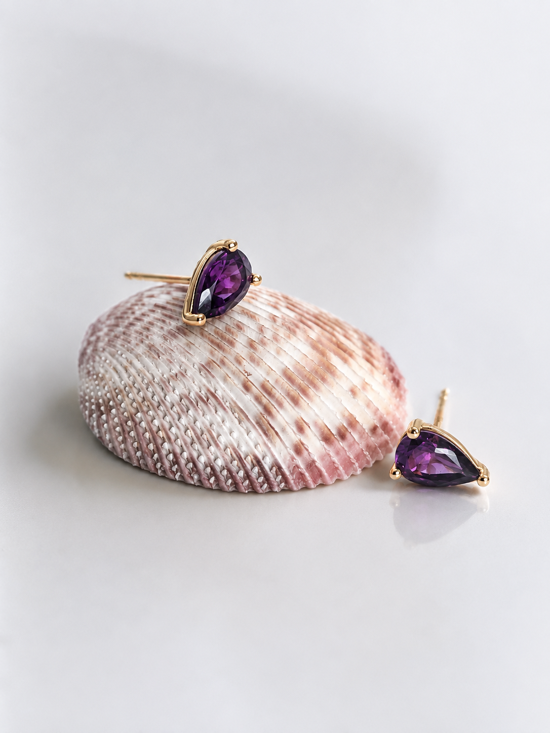 Boucles d’oreilles en or jaune 14K et améthystes naturelles