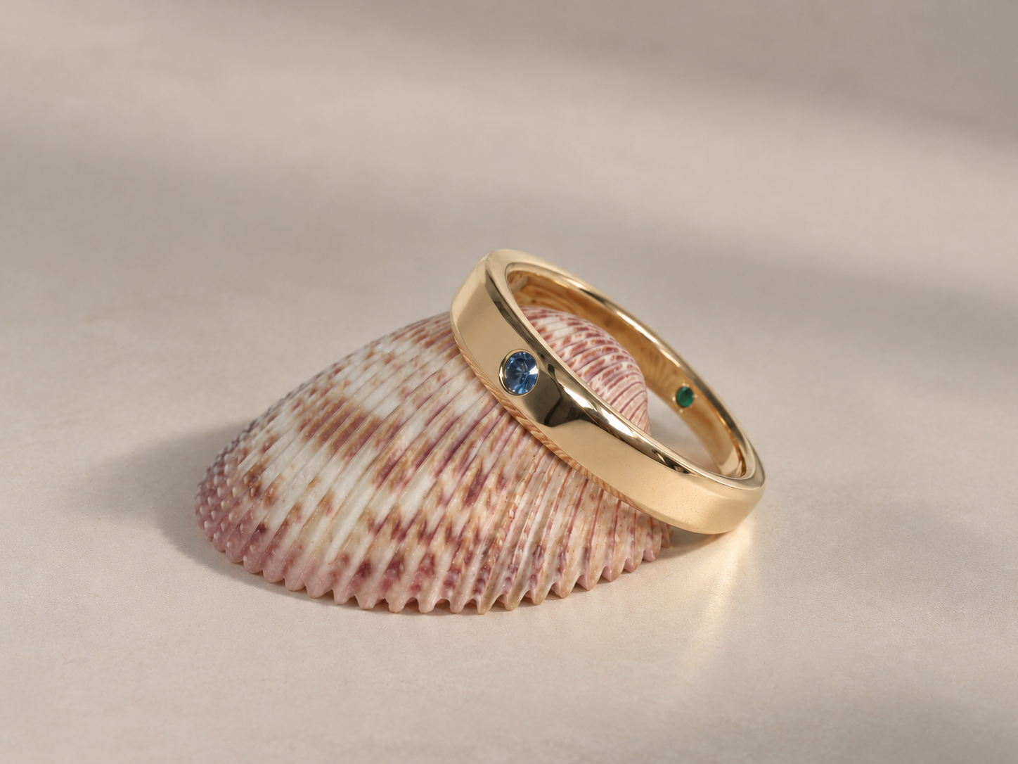 Bague en or jaune 14K, saphir bleu naturel et émeraude naturelle